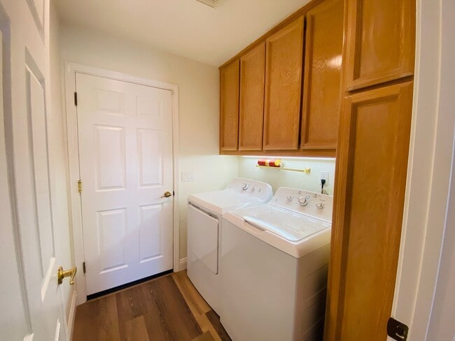 Building Photo - Charming Single-Story Corner Lot Rental