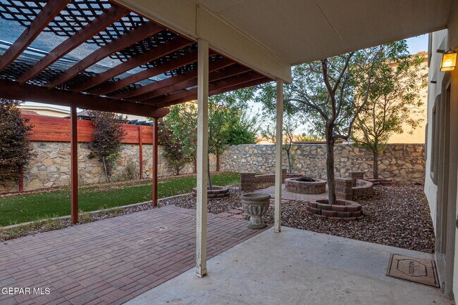 Building Photo - 3204 Merry Mdw