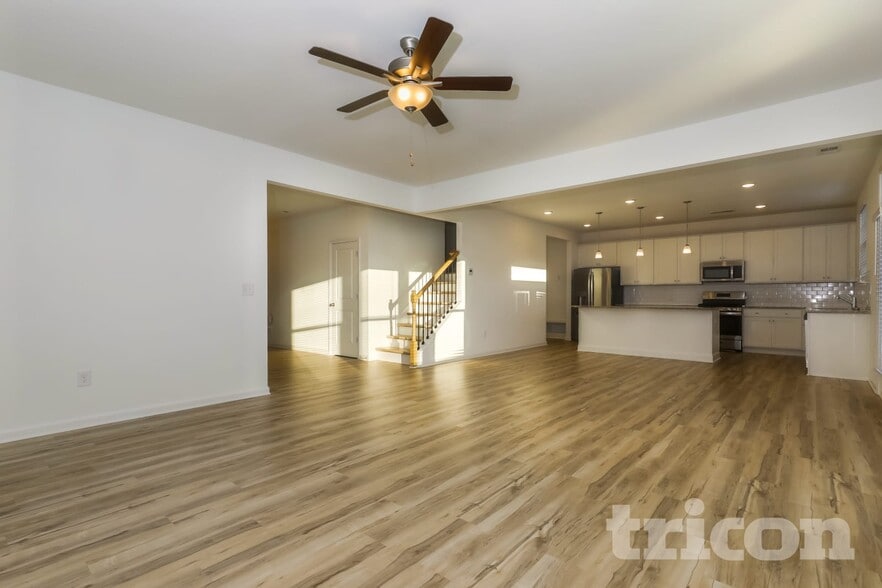 Building Photo - 132 Everett Sq