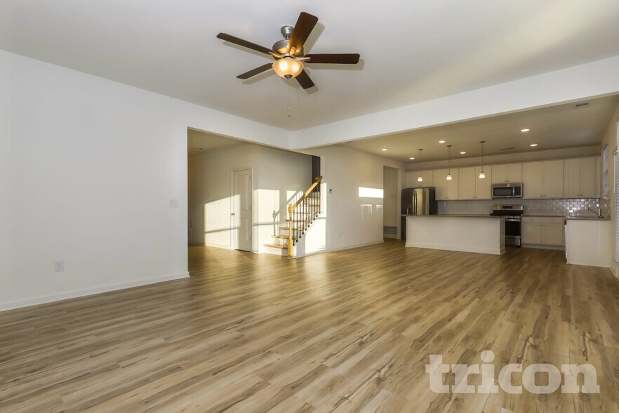 Building Photo - 413 Freeport Wy