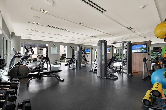 Building Photo - 1600 SW 1st Ave