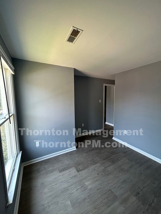 Building Photo - Culpeper Newly Renovated Townhouse