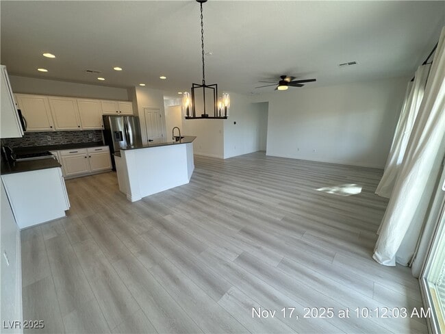 Building Photo - 2335 Meteor Shower St