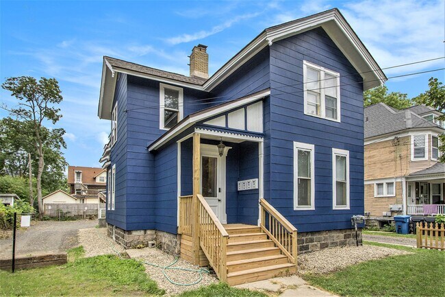 Building Photo - 728 W Lovell St