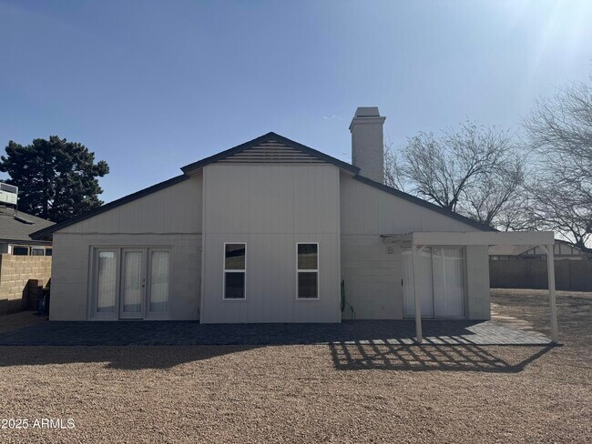 Building Photo - 6320 W Shaw Butte Dr