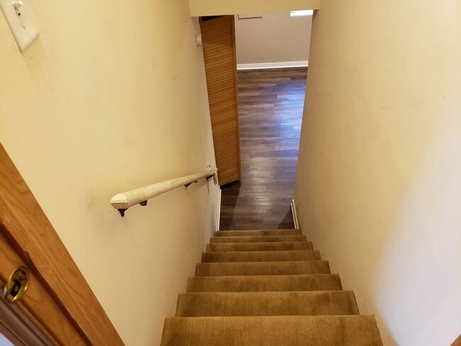 Building Photo - Updated 3 bd 2.5 ba updated home