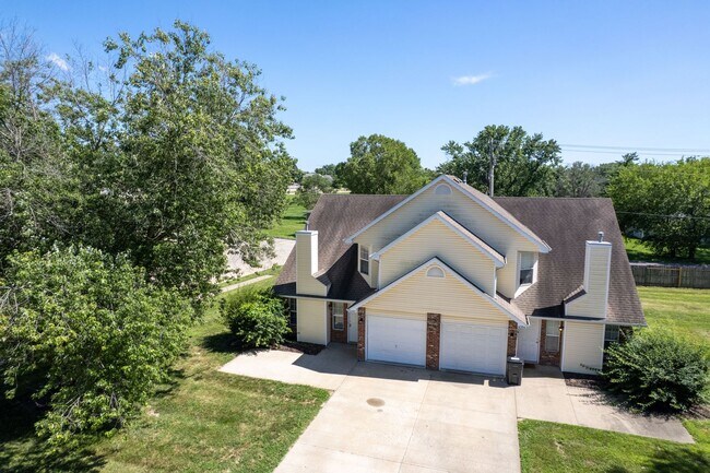 Building Photo - 4302-4304-4304 Cheryl Ct