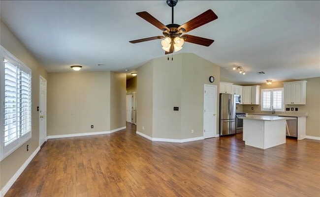 Building Photo - 8841 Spinning Wheel Ave