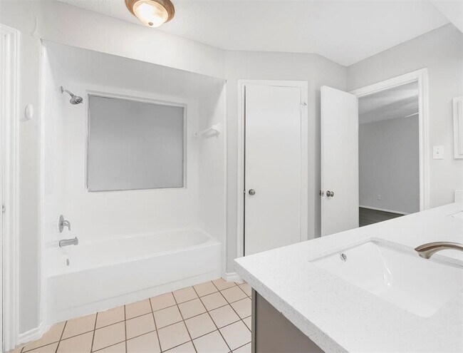 Building Photo - 23227 Timberbrook Dr