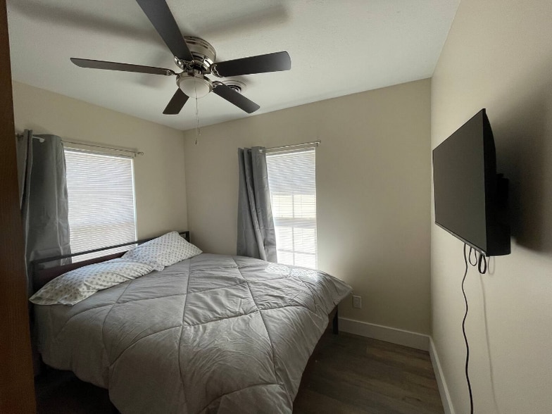 Building Photo - 1104 S State St