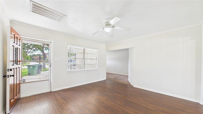 Building Photo - 2318 Reinerman St