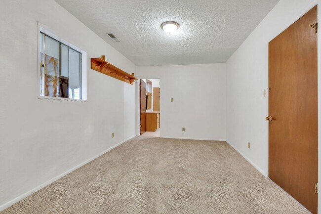 Building Photo - Boulder Ranch Style Home Available Now