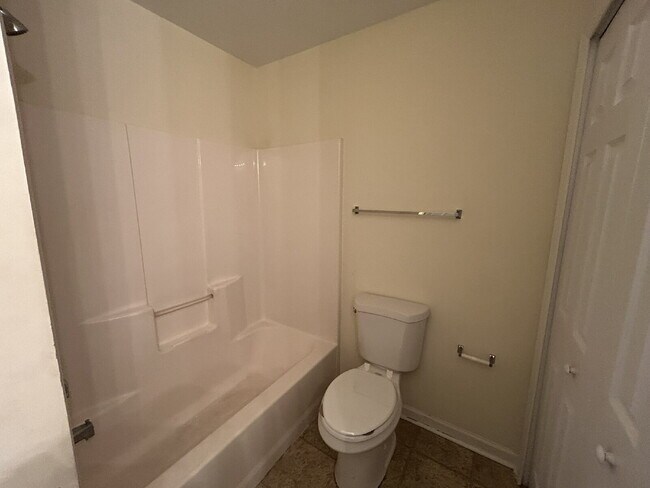 Building Photo - Townhouse for Rent