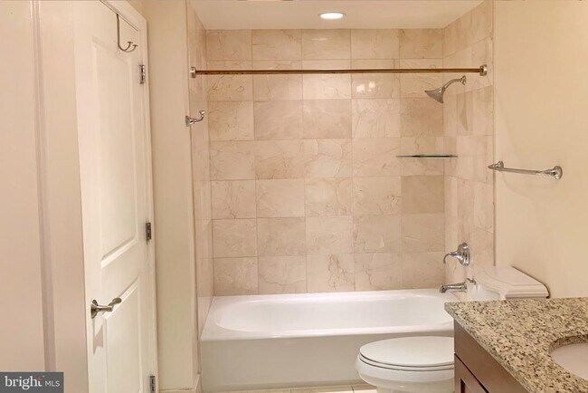Building Photo - 8220 Crestwood Heights Dr