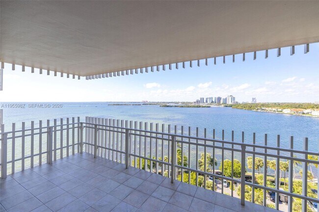 Building Photo - 1 Grove Isle Dr