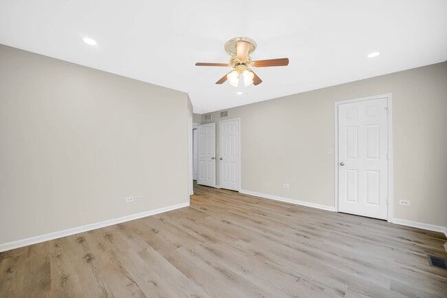 Building Photo - 4914 Montauk Dr