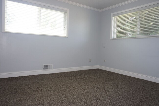 Building Photo - Murray 5 Bedroom Rambler Home