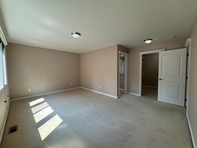 Building Photo - 4467 Castlerock Dr