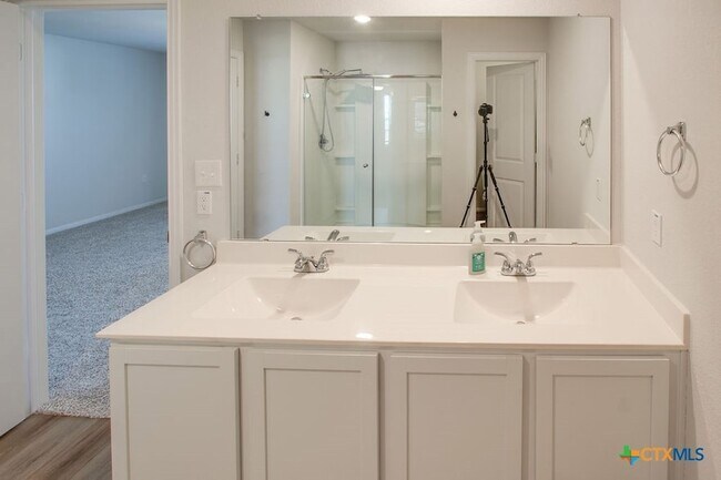 Building Photo - 324 Kenai Dr