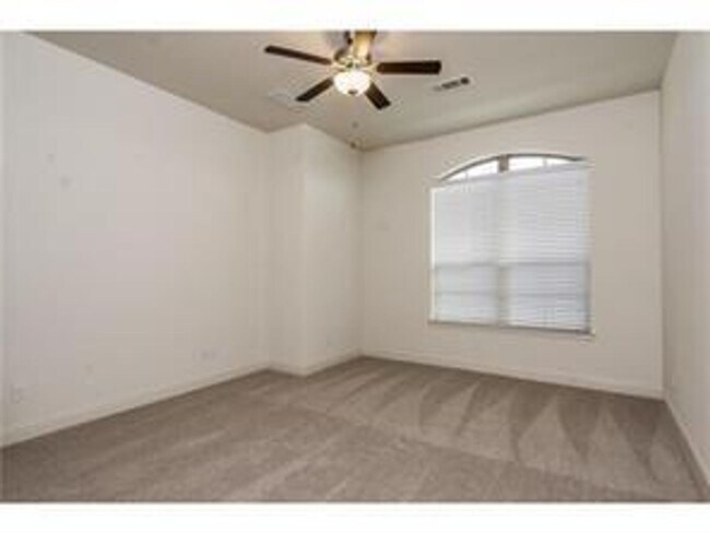 Building Photo - 7108 Mitchell Dr