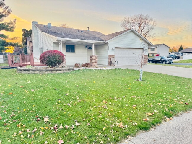 Building Photo - "Charming 4-Bedroom Home with Granite Elegance & Hardwood Warmth in Savage!"