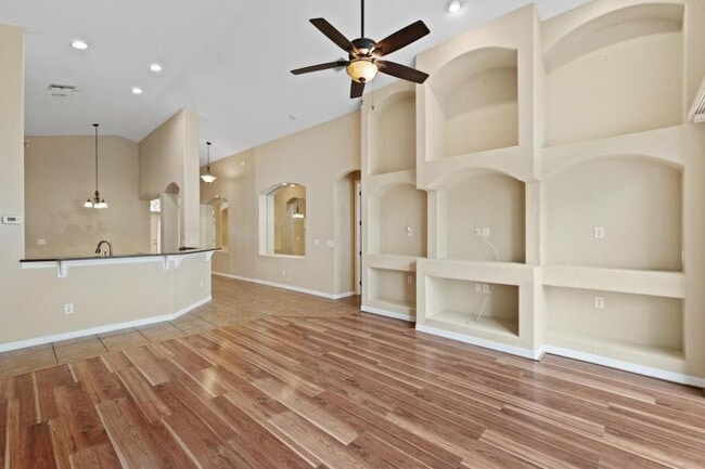Building Photo - 27211 Fern Glade Ct