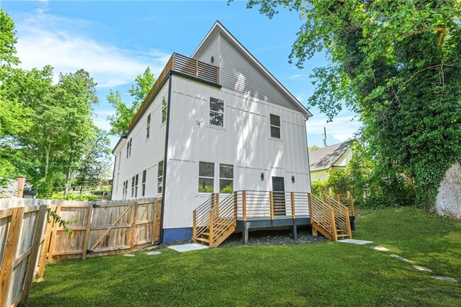 Building Photo - 2186 Park Terrace