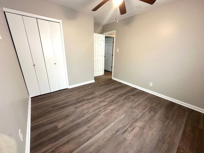 Building Photo - Updated 3 bed/ 1 bath