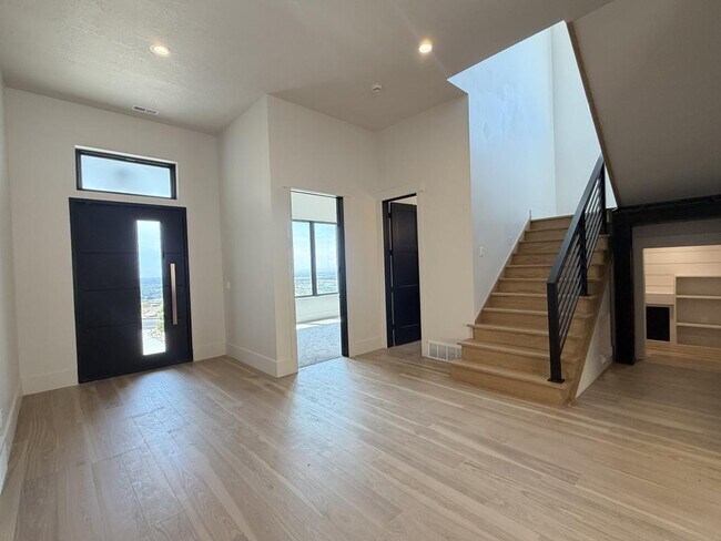 Building Photo - 188-3550 3550 N