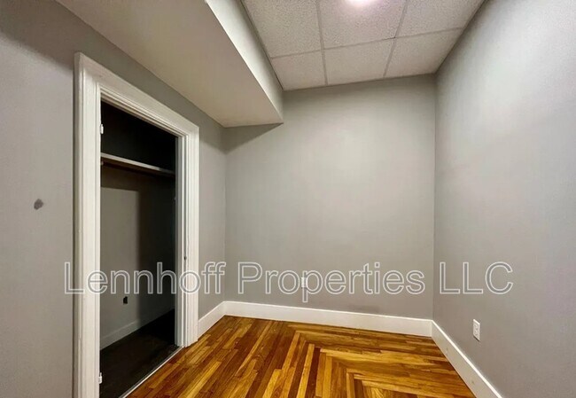 Building Photo - 144 Walnut St