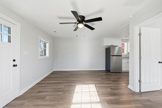 Building Photo - 4308 Roanoke Ave