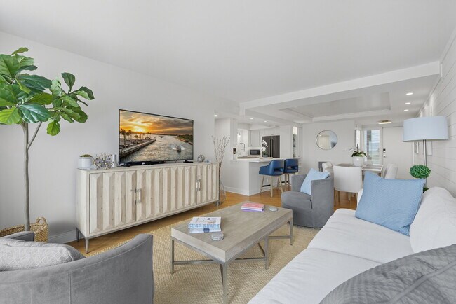 Building Photo - Naples Continental - Condo on the beach!!