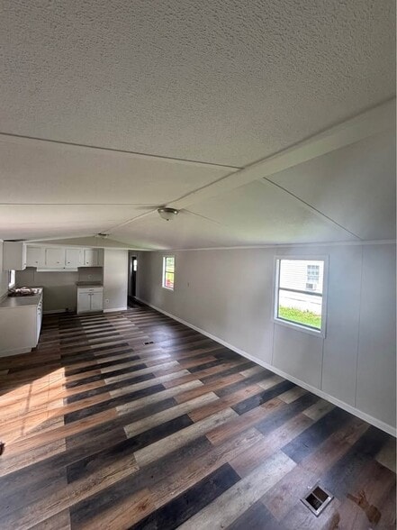 Building Photo - 103 Amberwood Ln