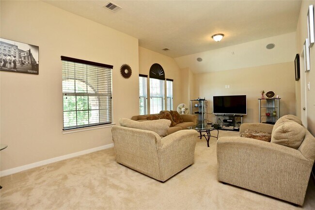 Building Photo - 26715 Richwood Oaks Dr