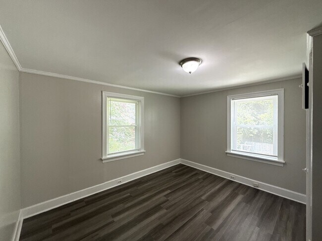 Building Photo - T.R. Lawing Realty Property