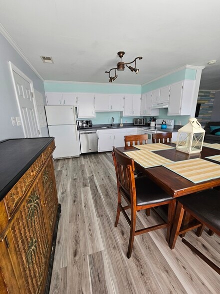 A-kitchen - 1207 Fort Fisher Blvd N