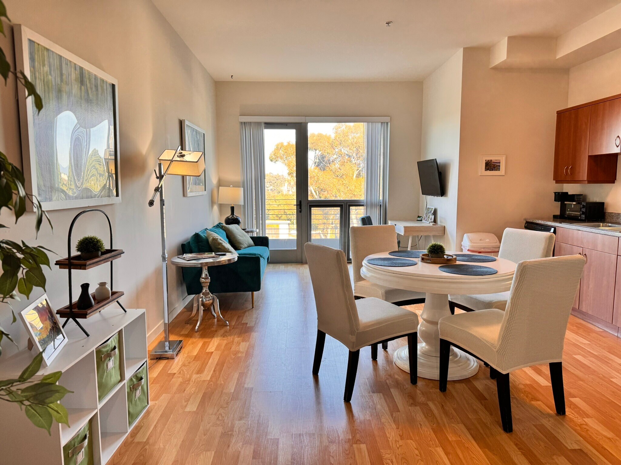 Building Photo - 889 Date St