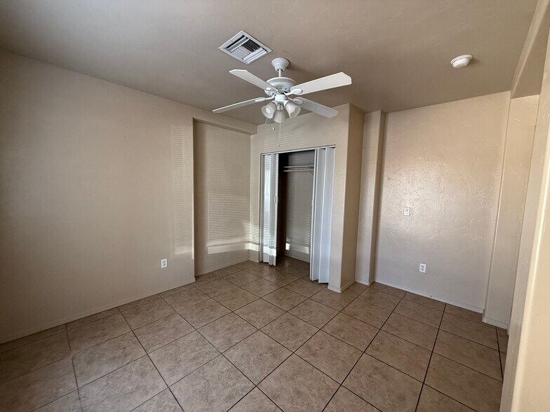 Building Photo - 809 E Seneca St