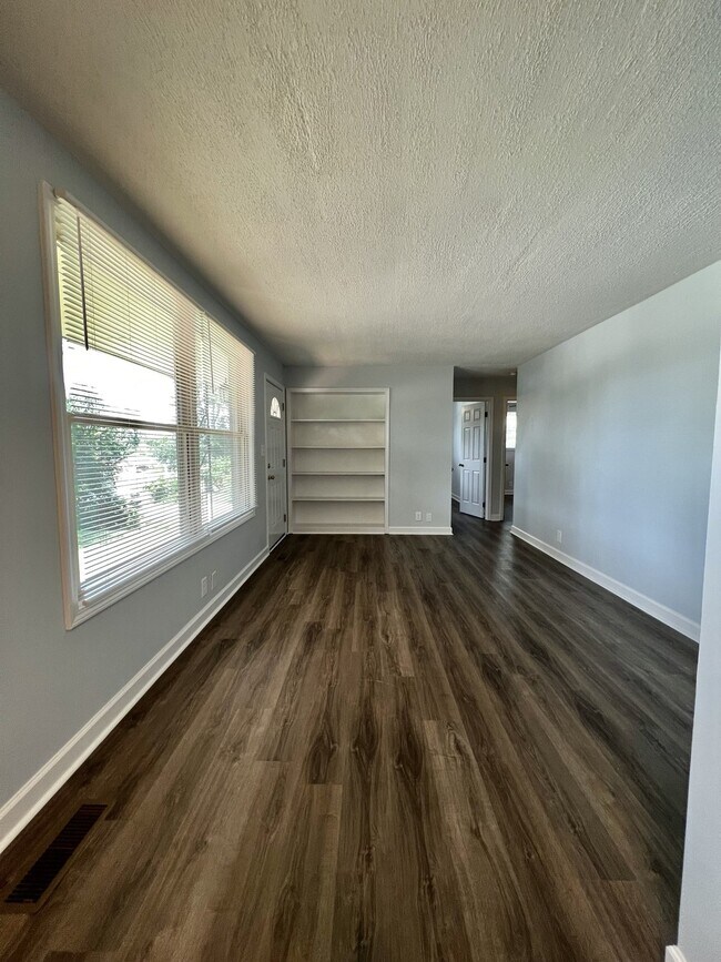 Building Photo - 206 Orleans Dr