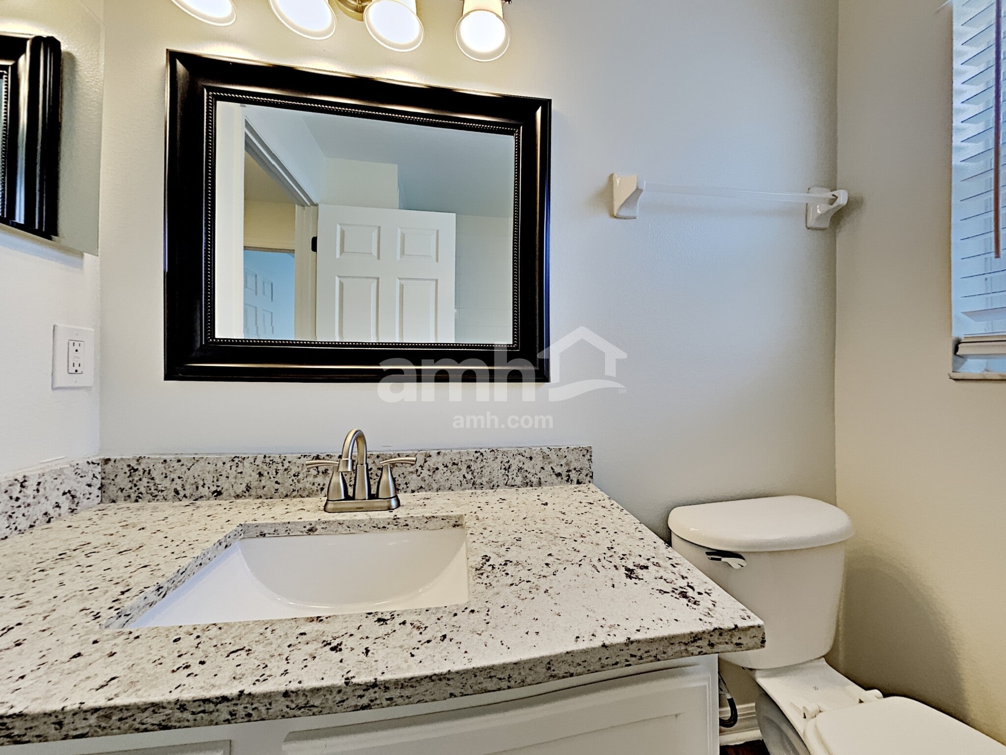 Building Photo - 16609 Rising Star Dr