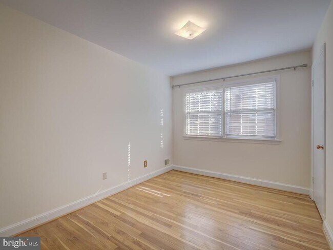 Building Photo - 31 Fort Williams Pkwy
