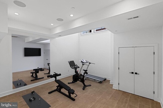 Building Photo - 742 S Broad St