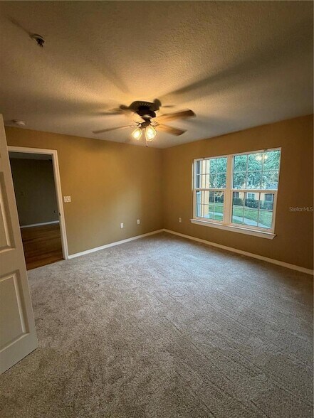 Building Photo - 5475 Vineland Rd