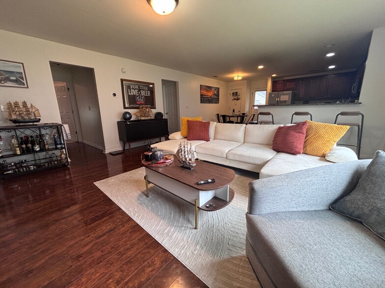 Building Photo - 412 Vinicio Dr