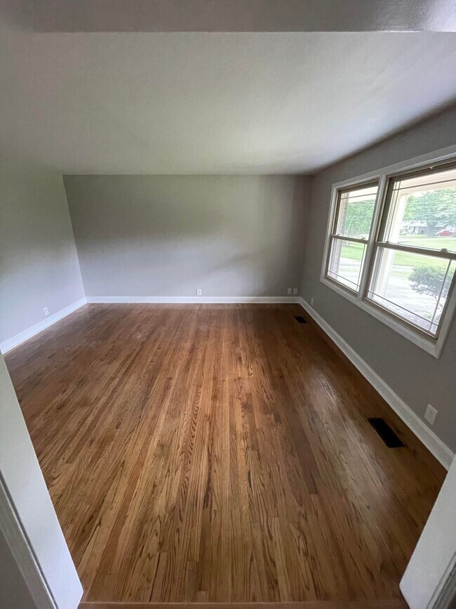 Living Room - 749 Aeronca Rd NW