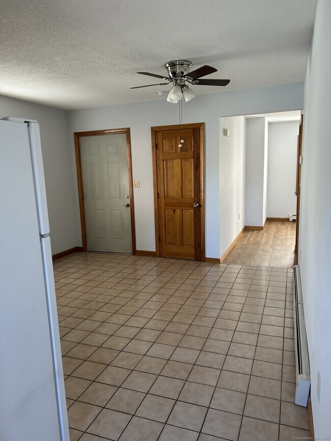 Building Photo - 176 N Cherry St