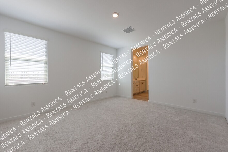 Building Photo - 8907 W Solano Dr