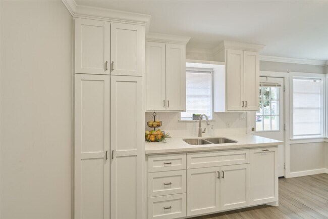 Building Photo - 309 S Magnolia St