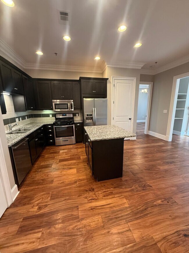 Building Photo - 4120 Ridgefield Dr