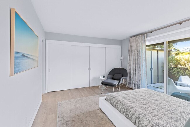 Building Photo - Stylish Condo in Desirable Alta Heights Neighborhood